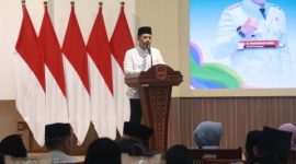 Bupati Probolinggo Mohammad Haris memberikan arahan kepada para kepala desa dalam kegiatan penguatan dan sinergitas program kerja menuju desa inovatif berdaya saing di Auditorium Madakaripura Kantor Bupati Probolinggo, Jumat (13/3/2026).