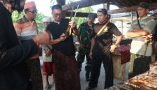 Pameran keris dan pusaka Nusantara dalam kegiatan Ngaji Budaya yang digelar Rumah Budaya Roma Sondhuk di Kelurahan Sidomukti, Kecamatan Kraksaan, Kabupaten Probolinggo.