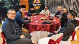 Pengurus dan jajaran dewan kehormatan MIO Indonesia dalam kegiatan buka puasa bersama di Function Hall Sagolicious Cafe & Resto.