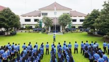 Dokumentasi aktivitas pemerintahan di lingkungan Pemkab Lumajang terkait kebijakan pembayaran THR dan gaji ke-13 bagi PPPK paruh waktu tahun 2026.