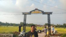 Gapura Pocang Timur setelah dipasang.