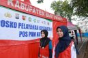 Petugas kesehatan bersiaga di salah satu pos layanan kesehatan yang disiapkan Pemkab Banyuwangi untuk melayani pemudik selama arus mudik Lebaran 2026.