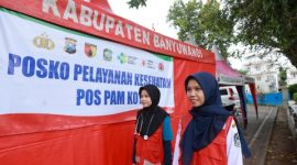 Petugas kesehatan bersiaga di salah satu pos layanan kesehatan yang disiapkan Pemkab Banyuwangi untuk melayani pemudik selama arus mudik Lebaran 2026.