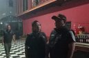 Petugas Satpol PP Kabupaten Probolinggo saat melakukan penertiban tempat usaha karaoke di Desa Sumberrejo, Kecamatan Paiton dan mengamankan sejumlah botol minuman keras.