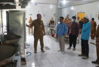 Tim Satgas Makan Bergizi Gratis Kabupaten Probolinggo saat melakukan monitoring dan evaluasi fasilitas dapur serta instalasi pengolahan limbah di SPPG Pondokkelor 2 Kecamatan Paiton.