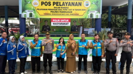 Petugas kesehatan bersiaga di Posko Pelayanan Terminal Ronggosukowati Pamekasan untuk melayani pemudik selama arus mudik Lebaran 2026.