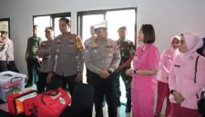 Kapolres Sumenep AKBP Anang Hardiyanto meninjau Pos Pelayanan dan Pos Pengamanan untuk memastikan kesiapan personel dan pelayanan kepada masyarakat.