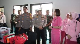 Kapolres Sumenep AKBP Anang Hardiyanto meninjau Pos Pelayanan dan Pos Pengamanan untuk memastikan kesiapan personel dan pelayanan kepada masyarakat.