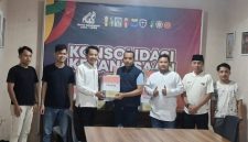 Penyaluran bantuan sembako oleh Rumah Kebangsaan Jawa Timur dan Polda Jawa Timur kepada mahasiswa menjelang Idulfitri 1447 H.
