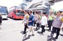 Kapolda Jawa Timur Nanang Avianto meninjau langsung arus kendaraan di penyeberangan Ketapang–Gilimanuk menjelang penutupan layanan Nyepi.