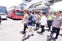 Kapolda Jawa Timur Nanang Avianto meninjau langsung arus kendaraan di penyeberangan Ketapang–Gilimanuk menjelang penutupan layanan Nyepi.