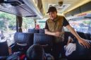 Bupati Pasuruan Rusdi Sutejo menyapa dan melepas ratusan pemudik yang diberangkatkan menggunakan bus dalam program mudik bersama.
