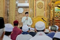 Puluhan ribu umat Islam memadati Masjid Agung Bangil dan kawasan Alun-Alun Bangil saat pelaksanaan Sholat Idul Fitri 1447 Hijriah, Sabtu (20/3/2026) pagi.
