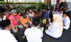 Bupati Banyuwangi Gelar Halal Bihalal Bersama Pengemudi Becak dan Ojol di Hari Pertama Kerja