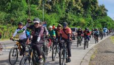 ASN Pemerintah Kabupaten Probolinggo mengikuti program Bike to Work dengan bersepeda menuju kantor sebagai upaya membangun budaya kerja sehat dan hemat energi.