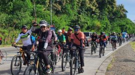 ASN Pemerintah Kabupaten Probolinggo mengikuti program Bike to Work dengan bersepeda menuju kantor sebagai upaya membangun budaya kerja sehat dan hemat energi.