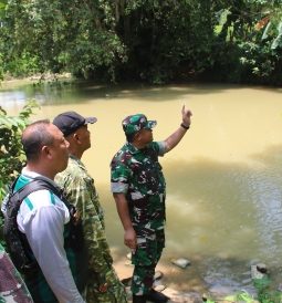 Dandim Sumenep Tinjau Lokasi Jembatan Gantung di Ambunten