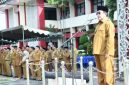 Wakil Bupati Sumenep KH Imam Hasyim saat memberikan arahan dalam apel gabungan dan halalbihalal di halaman Kantor Bupati, Senin (30/3/2026).