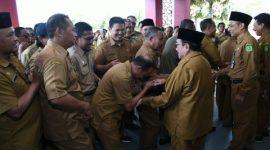 Wakil Bupati Sumenep KH Imam Hasyim saat menghadiri kegiatan halalbihalal bersama ASN di halaman Kantor Bupati, Senin (30/3/2026).