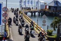 Kendaraan pemudik memadati Pelabuhan Ketapang, Banyuwangi, saat puncak arus balik Lebaran 2026 menuju Gilimanuk, Bali, Minggu (29/3/2026).