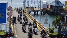 Kendaraan pemudik memadati Pelabuhan Ketapang, Banyuwangi, saat puncak arus balik Lebaran 2026 menuju Gilimanuk, Bali, Minggu (29/3/2026).