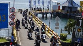 Kendaraan pemudik memadati Pelabuhan Ketapang, Banyuwangi, saat puncak arus balik Lebaran 2026 menuju Gilimanuk, Bali, Minggu (29/3/2026).