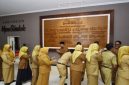 Bupati Pasuruan Rusdi Sutejo memimpin apel bersama dan halalbihalal Idulfitri 1447 Hijriah di halaman Kantor Bupati Pasuruan, Senin (30/3/2026).
