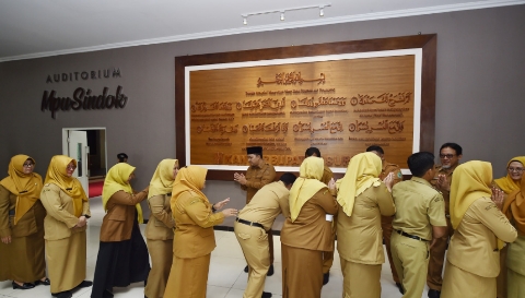 Bupati Pasuruan Rusdi Sutejo memimpin apel bersama dan halalbihalal Idulfitri 1447 Hijriah di halaman Kantor Bupati Pasuruan, Senin (30/3/2026).