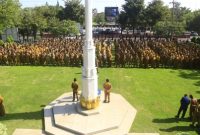 Suasana apel bersama di halaman Kantor Bupati Probolinggo yang dipimpin oleh Bupati Probolinggo dr. Mohammad Haris didampingi Wakil Bupati Probolinggo Fahmi AHZ dan Sekda Kabupaten Probolinggo Ugas Irwanto. (Foto : Kominfo/Mujiono)