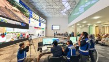 Menteri Perhubungan Dudy Purwagandhi saat memantau arus balik Lebaran 2026 di Jasa Marga Tollroad Command Center (JMTC), Bekasi, Senin (30/3/2026) dini hari.