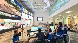 Menteri Perhubungan Dudy Purwagandhi saat memantau arus balik Lebaran 2026 di Jasa Marga Tollroad Command Center (JMTC), Bekasi, Senin (30/3/2026) dini hari.