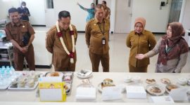 Wali Kota Probolinggo bersama jajaran meninjau fasilitas baru RSUD Ar Rozy usai peluncuran layanan kesehatan tambahan.
