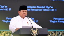 Presiden Prabowo Subianto menyampaikan sambutan pada Peringatan Nuzulul Qur’an Tingkat Kenegaraan 1447 H/2026 M di Istana Negara, Selasa (10/3/2026). Dalam kesempatan tersebut, Presiden menegaskan komitmen pemerintah untuk memberantas korupsi dan berbagai bentuk penyelewengan yang merugikan negara.