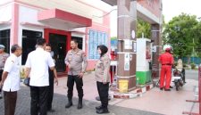 Kapolres Sumenep bersama jajaran dan Pemkab saat melakukan sidak ke SPBU dan SPBE untuk memastikan ketersediaan BBM di wilayah Sumenep.
