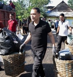Wali Kota Eri Sidak TPS, Tegaskan Larangan Parkir Gerobak dan Buang Sampah Sembarangan