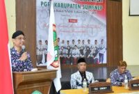 Sekda Sumenep Agus Dwi Saputra saat menghadiri dan memberikan arahan di Konferensi Kerja Kabupaten I PGRI Sumenep 2026 di Graha Kemahasiswaan Universitas PGRI, Kamis (2/4/2026).
