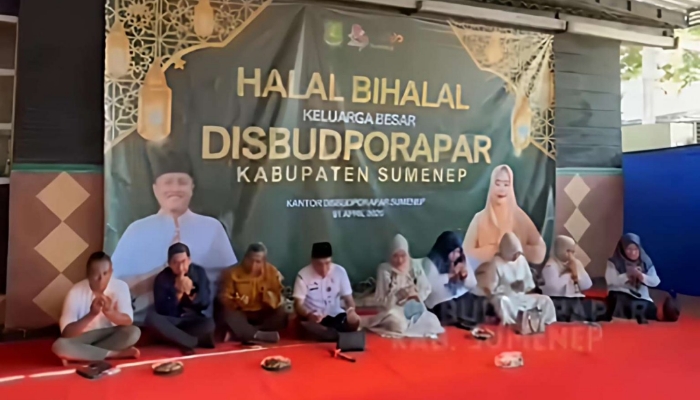 Halal Bihalal bersama jajaran dan mitra kerja di Kantor Disbudporapar, Rabu (1/4/2026).