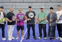 Foto bersama Bupati Pasuruan Rusdi Sutejo bersama owner H. Rokhmawan usai meresmikan Rizqy Sport Center di Kecamatan Gempol, Sabtu (4/4/2026).