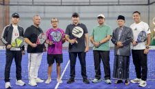 Foto bersama Bupati Pasuruan Rusdi Sutejo bersama owner H. Rokhmawan usai meresmikan Rizqy Sport Center di Kecamatan Gempol, Sabtu (4/4/2026).