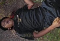 Korban di TKP kecelakaan tunggal di Jalan Raya Desa Gunggung, Kecamatan Batuan, Sumenep.