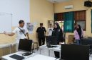 Bupati Banyuwangi Ipuk Fiestiandani meninjau kesiapan pelaksanaan Tes Kemampuan Akademik (TKA) di salah satu SMP di Banyuwangi.