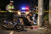 Ilustrasi Petugas Satlantas Polres Sumenep saat melakukan olah TKP kecelakaan tunggal di Jalan Raya Desa Gunggung, Kecamatan Batuan, yang menewaskan seorang pelajar.