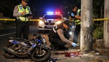 Ilustrasi Petugas Satlantas Polres Sumenep saat melakukan olah TKP kecelakaan tunggal di Jalan Raya Desa Gunggung, Kecamatan Batuan, yang menewaskan seorang pelajar.