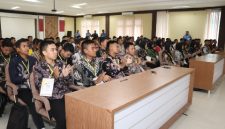 Suasana pengumuman hasil pemeriksaan administrasi awal (Rikmin) calon siswa Polri Tahun Anggaran 2026 di Aula Sanika Satyawada Polres Sumenep.