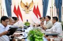 Presiden Prabowo Subianto memimpin rapat terbatas di Istana Merdeka, Jakarta, membahas percepatan program perumahan rakyat secara nasional.