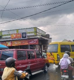 Parkir Sembarangan Picu Macet di Pasar Anom, Plt Disperkimhub Sumenep Minta Tilang di Tempat