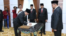 Bupati Sumenep Achmad Fauzi Wongsojudo melantik pejabat eselon II di lingkungan Pemkab Sumenep di Graha Adirasa, Rabu (8/4/2026).
