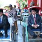 Bupati Sumenep Achmad Fauzi Wongsojudo bersama Wakil Bupati KH Imam Hasyim menggunakan becak sebagai transportasi menuju rumah dinas dalam program hemat BBM, Rabu (8/4/2026).