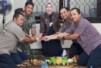 Bupati Lumajang Indah Amperawati saat menghadiri halal bihalal dan tasyakuran kantor baru IJTI Lumajang, Kamis (9/4/2026).