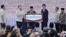 Presiden Prabowo Subianto menyaksikan penyerahan hasil penyelamatan keuangan negara oleh Kejaksaan Agung di Jakarta.